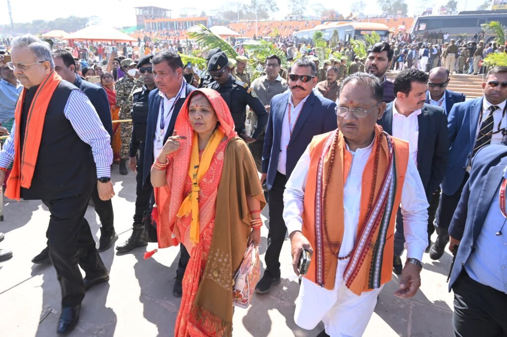 महाकुंभ 2025: त्रिवेणी संगम पहुंचे मुख्यमंत्री विष्णुदेव साय, राज्यपाल और विधानसभा अध्यक्ष, अरेल घाट से मोटर बोट के जरिए पहुंचे और लगाई आस्था की डुबकी 3 1001278983
