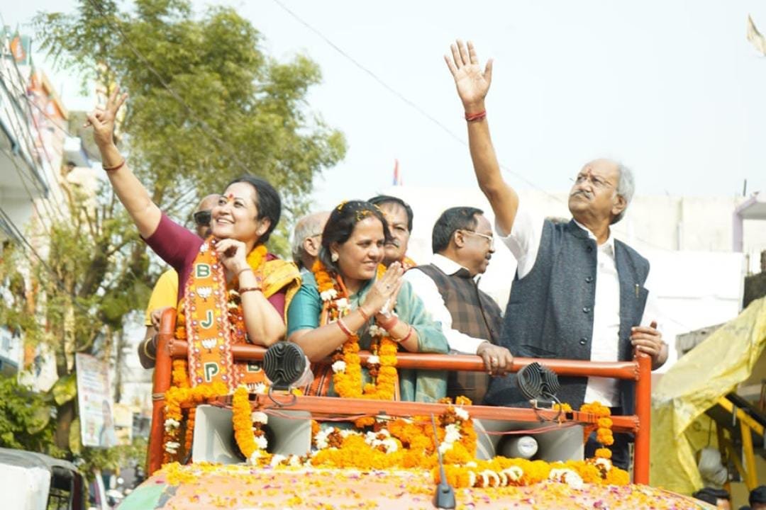 रायपुर में भाजपा का महा जनसंपर्क अभियान: महापौर प्रत्याशी मीनल चौबे के समर्थन में दिग्गज नेताओं की घर-घर दस्तक! 1 IMG 20250208 WA0104
