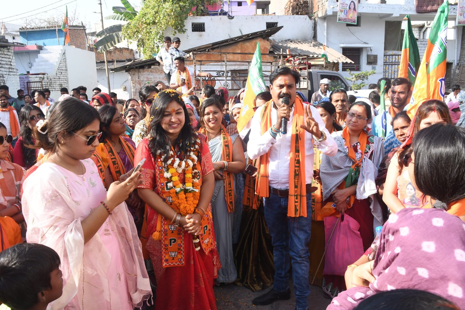 रायपुर नगर निगम चुनाव: प्रचार के अंतिम दिन वार्ड 67 में भाजपा प्रत्याशी सोनू ममता तिवारी ने झोंकी ताकत, घर-घर पहुंचकर मांगा समर्थन 1 IMG 20250210 WA0016 scaled