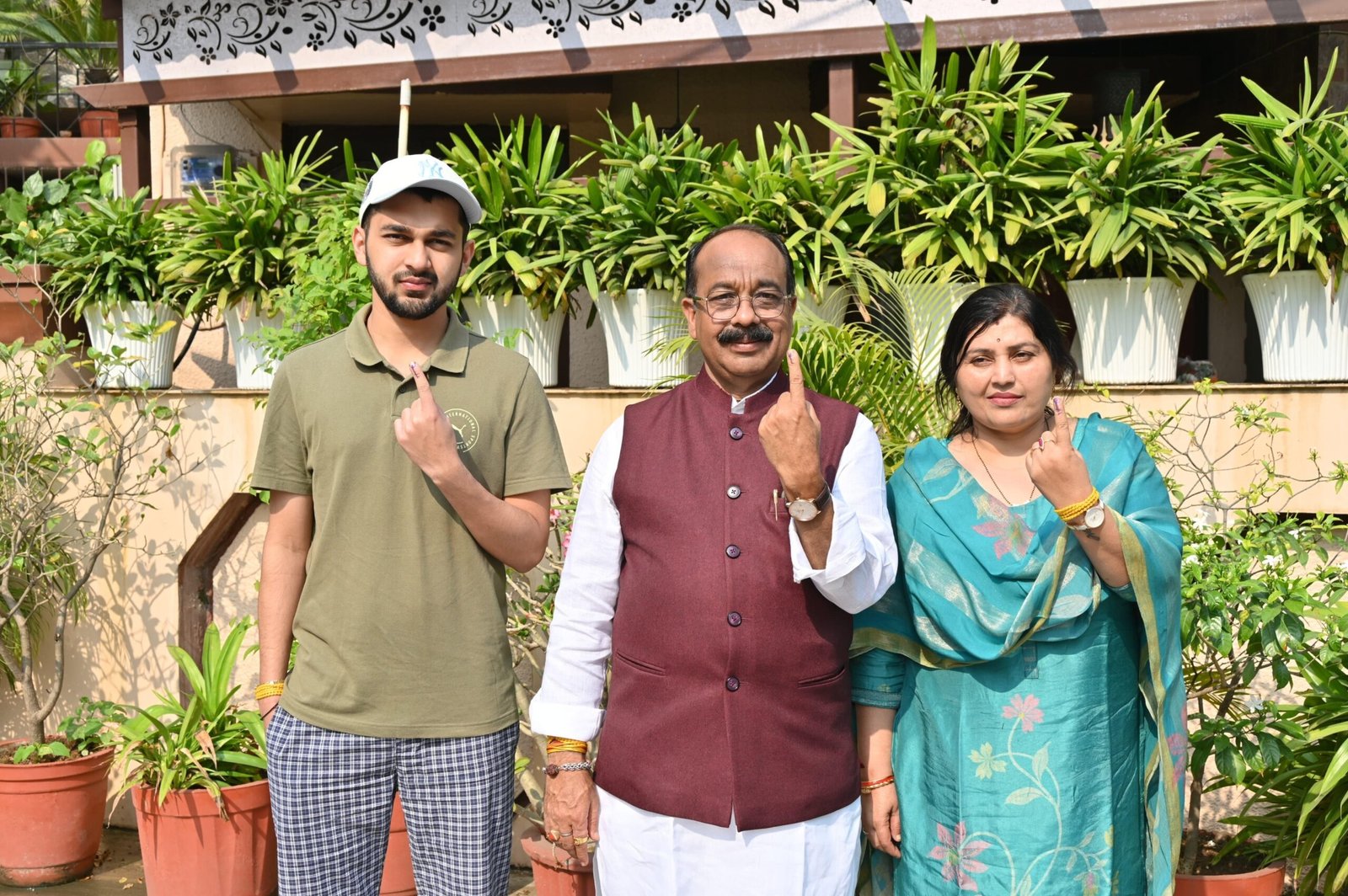 बिलासपुर में उप-मुख्यमंत्री अरुण साव ने सपरिवार किया मतदान, जनता से लोकतंत्र के महापर्व में बढ़-चढ़कर हिस्सा लेने की अपील, कहा - भाजपा ही करेगी शहरों का विकास 1 IMG 20250211 WA0047 scaled