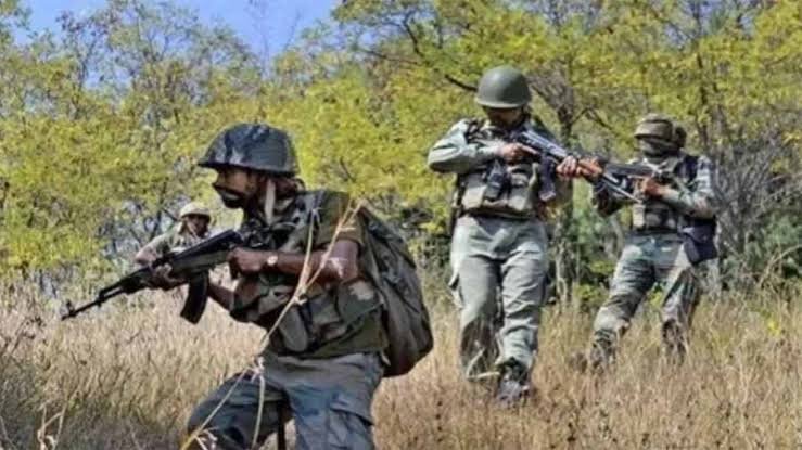 बीजापुर में मुठभेड़: सुरक्षा बलों ने 8 इनामी माओवादियों को मार गिराया, भारी मात्रा में हथियार बरामद 1 images 10 18 2