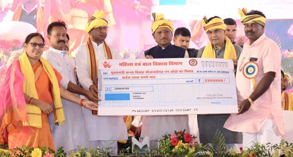 मुख्यमंत्री साय की उपस्थिति में जुड़े रिश्ते और संवरे भविष्य: नवविवाहितों को मिला आशीर्वाद, सामुदायिक भवन की मिली सौगात, कोचिंग सुविधा के लिए हुआ एमओयू 3 1001435499