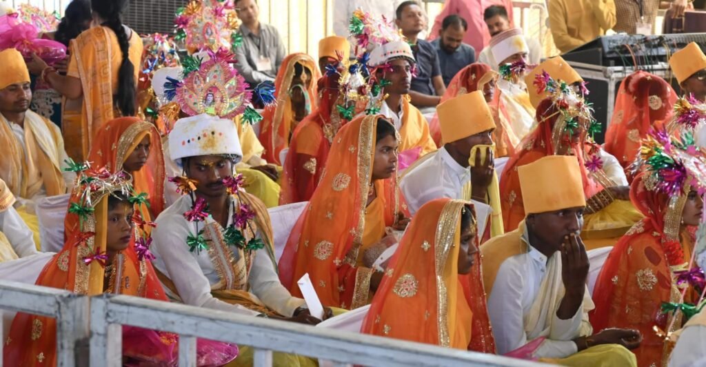 मुख्यमंत्री साय की उपस्थिति में जुड़े रिश्ते और संवरे भविष्य: नवविवाहितों को मिला आशीर्वाद, सामुदायिक भवन की मिली सौगात, कोचिंग सुविधा के लिए हुआ एमओयू 2 1001435502