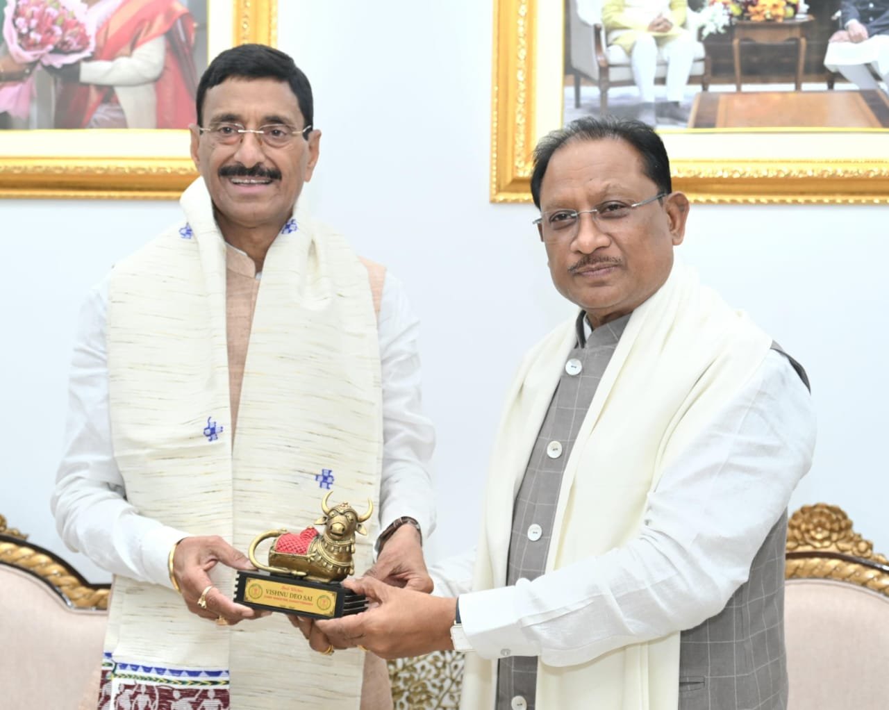 रायपुर में मुख्यमंत्री विष्णुदेव साय से मिले केंद्रीय रक्षा राज्य मंत्री संजय सेठ, छत्तीसगढ़ के विकास और आत्मनिर्भरता पर हुई विस्तृत चर्चा 1 IMG 20250301 WA0033