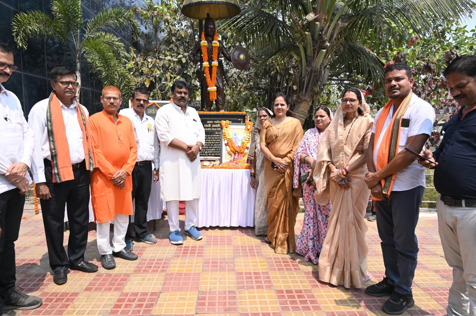 वीरांगना अवन्ति बाई लोधी के बलिदान दिवस पर महापौर मीनल चौबे, विधायक यशोदा वर्मा, सभापति सूर्यकान्त राठौड़ समेत गणमान्यजनों और आम नागरिकों ने पुष्पांजलि अर्पित कर किया नमन 1 IMG 20250320 WA0014 scaled
