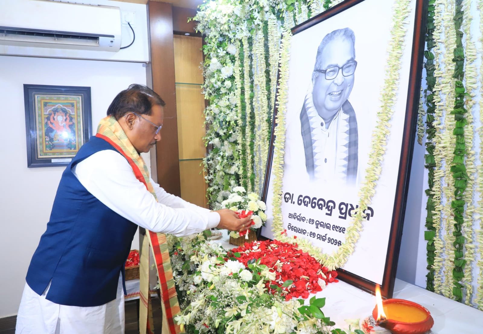 मुख्यमंत्री विष्णुदेव साय ने पूर्व केंद्रीय मंत्री स्व. देवेंद्र प्रधान को दी श्रद्धांजलि 1 IMG 20250322 WA0033 2