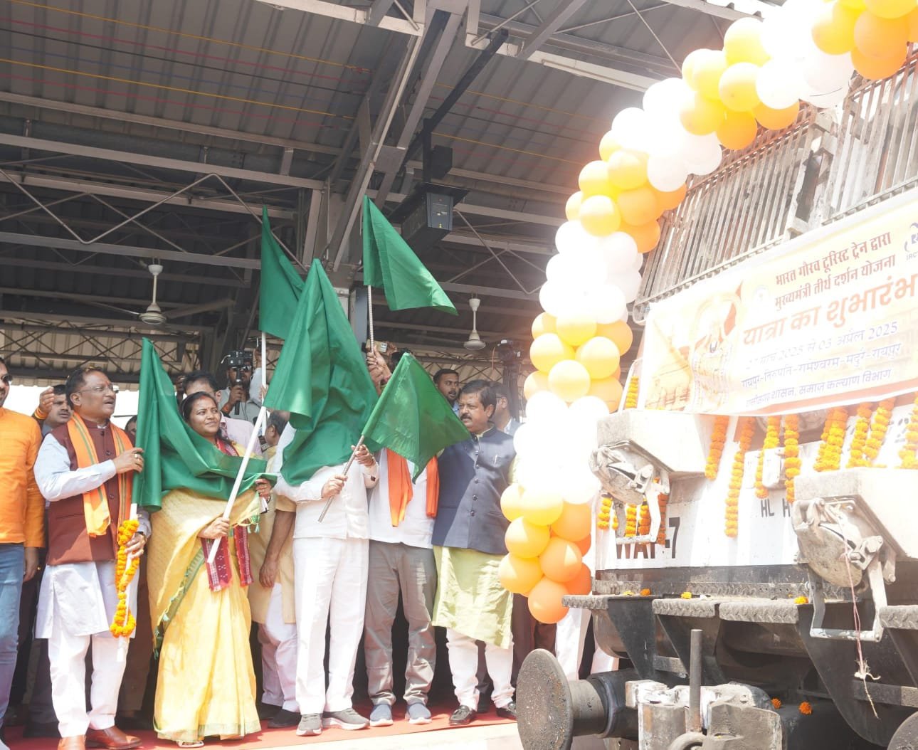 छत्तीसगढ़ में मुख्यमंत्री तीर्थ दर्शन योजना शुरू: मुख्यमंत्री विष्णु देव साय ने पहली ट्रेन को दिखाई हरी झंडी, 780 बुजुर्ग तिरुपति, मदुरै, रामेश्वरम रवाना 1 IMG 20250327 WA0023