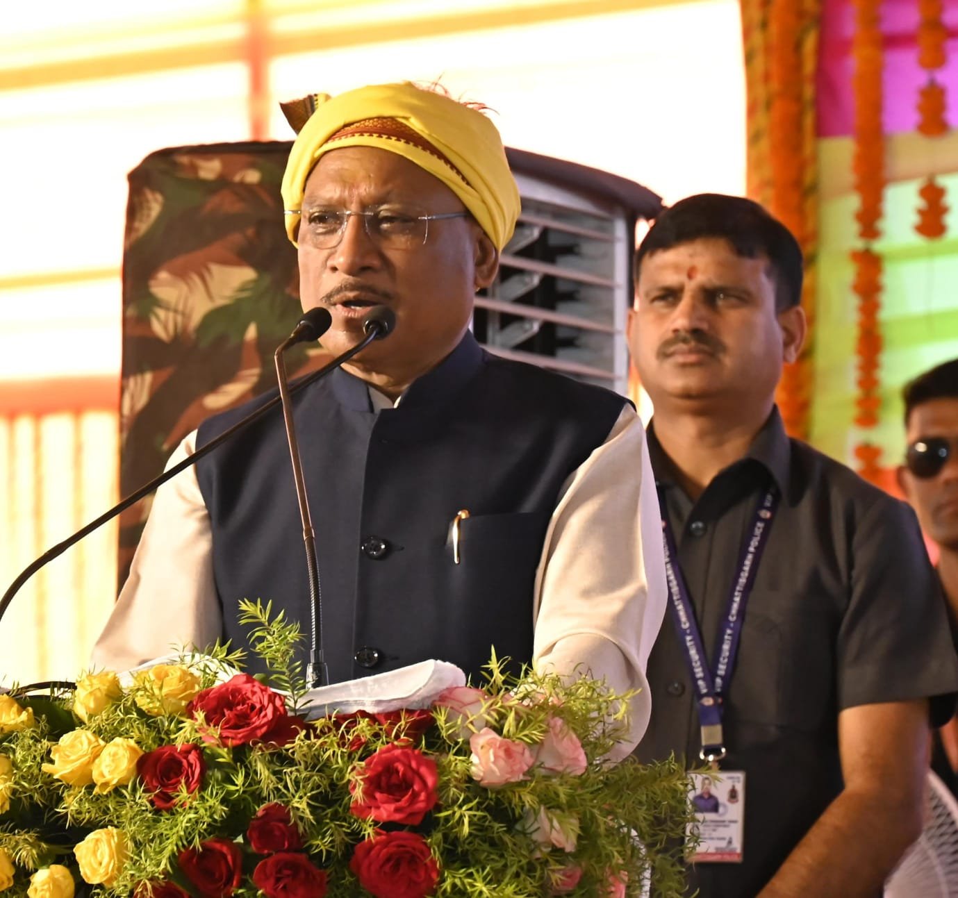 मुख्यमंत्री साय की उपस्थिति में जुड़े रिश्ते और संवरे भविष्य: नवविवाहितों को मिला आशीर्वाद, सामुदायिक भवन की मिली सौगात, कोचिंग सुविधा के लिए हुआ एमओयू 1 IMG 20250328 WA0047