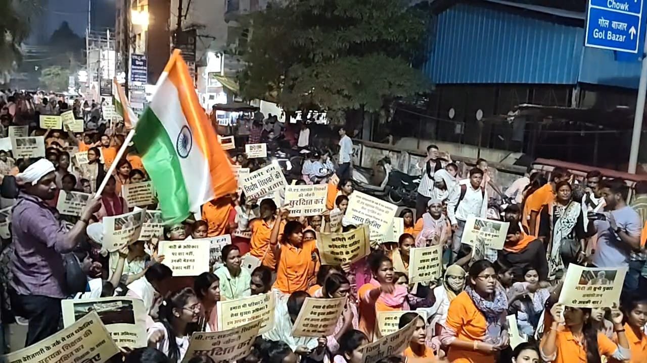 100 दिनों से जारी आंदोलन के बीच बर्खास्त बीएड सहायक शिक्षकों के समायोजन की मांग तेज: कर्मचारी संगठनों ने शिक्षा सचिव से मुलाकात कर सरकार से की जल्द निर्णय लेने की अपील 1 IMG 20250329 WA0000