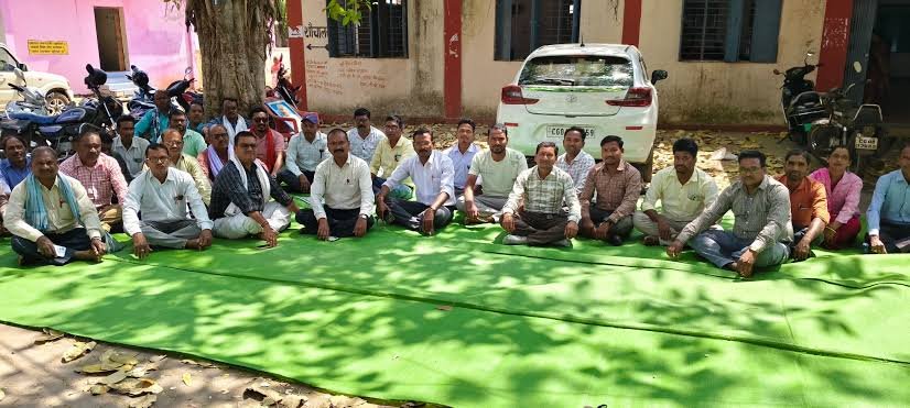 हड़ताली पंचायत सचिवों को 24 घंटे में कार्य पर लौटने का अल्टीमेटम, कार्रवाई की चेतावनी 1 images 19 16