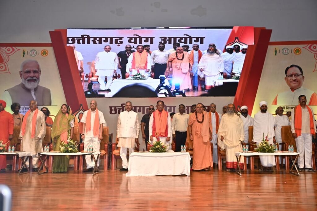 छत्तीसगढ़ योग आयोग: रूपनारायण सिन्हा ने पदभार संभाला, मुख्यमंत्री विष्णुदेव साय की उपस्थिति में भव्य समारोह, रायपुर ग्रामीण विधायक मोतीलाल साहू ने दी शुभकामनाएं 2 1001457177