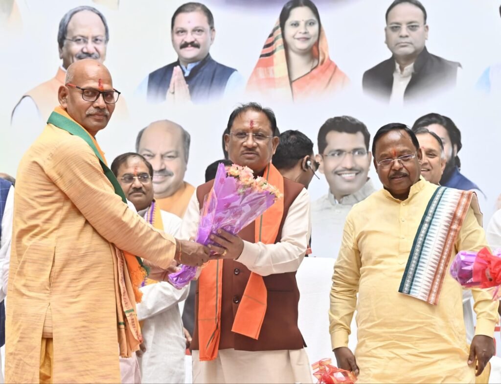 छत्तीसगढ़ के किसानों को बड़ी सौगात: रायपुर एयरपोर्ट से इंटरनेशनल कार्गो सेवा जल्द शुरू – मुख्यमंत्री विष्णु देव साय ने किए बड़े ऐलान, मिलेट्स-ऑर्गेनिक खेती, सौर पंप और आवास योजना पर फोकस 3 1001492660