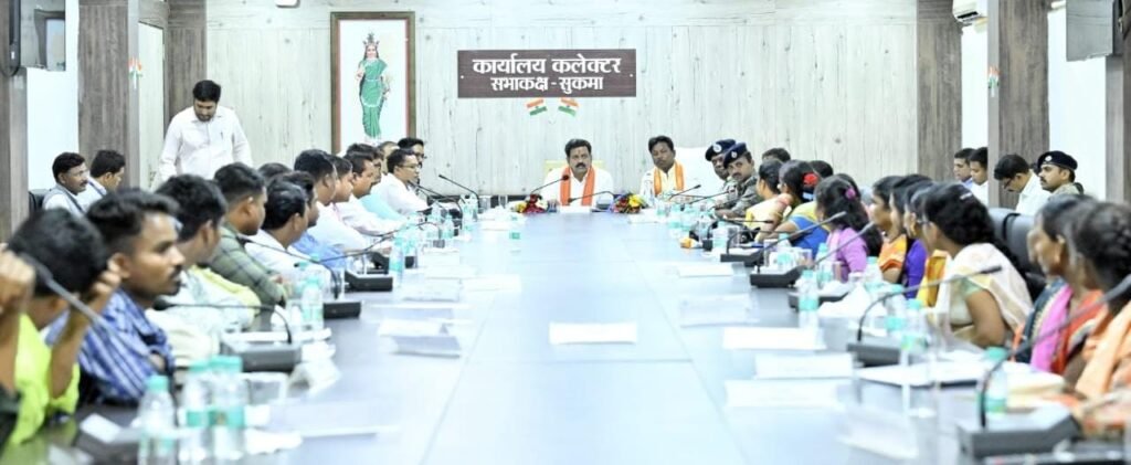 सुकमा में उपमुख्यमंत्री विजय शर्मा की पंचायत प्रतिनिधियों संग बैठक: माओवाद मुक्त गांवों को 1 करोड़ की विकास निधि और मूलभूत सुविधाओं का ऐलान 2 1001495621