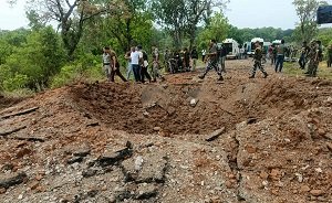 बीजापुर में नक्सली IED ब्लास्ट में सीएएफ जवान शहीद: जंगलों में सर्च ऑपरेशन जारी, नक्सलियों का पर्चा आया सामने 1 20250421152118 ied blast