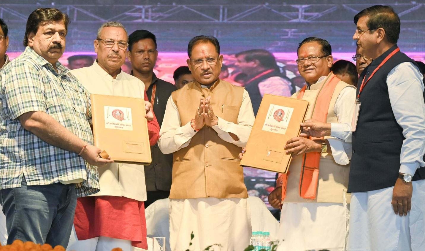 कुदरगढ़ महोत्सव में उमड़ा जनसैलाब: आस्था-परंपरा-पर्यटन का ऐतिहासिक संगम, रोपवे-चिकित्सालय से लेकर 105 करोड़ के विकास कार्यों का हुआ ऐलान, बोले CM: कुदरगढ़ बनेगा राष्ट्रीय धार्मिक टूरिज्म हब 1 IMG 20250405 WA0003