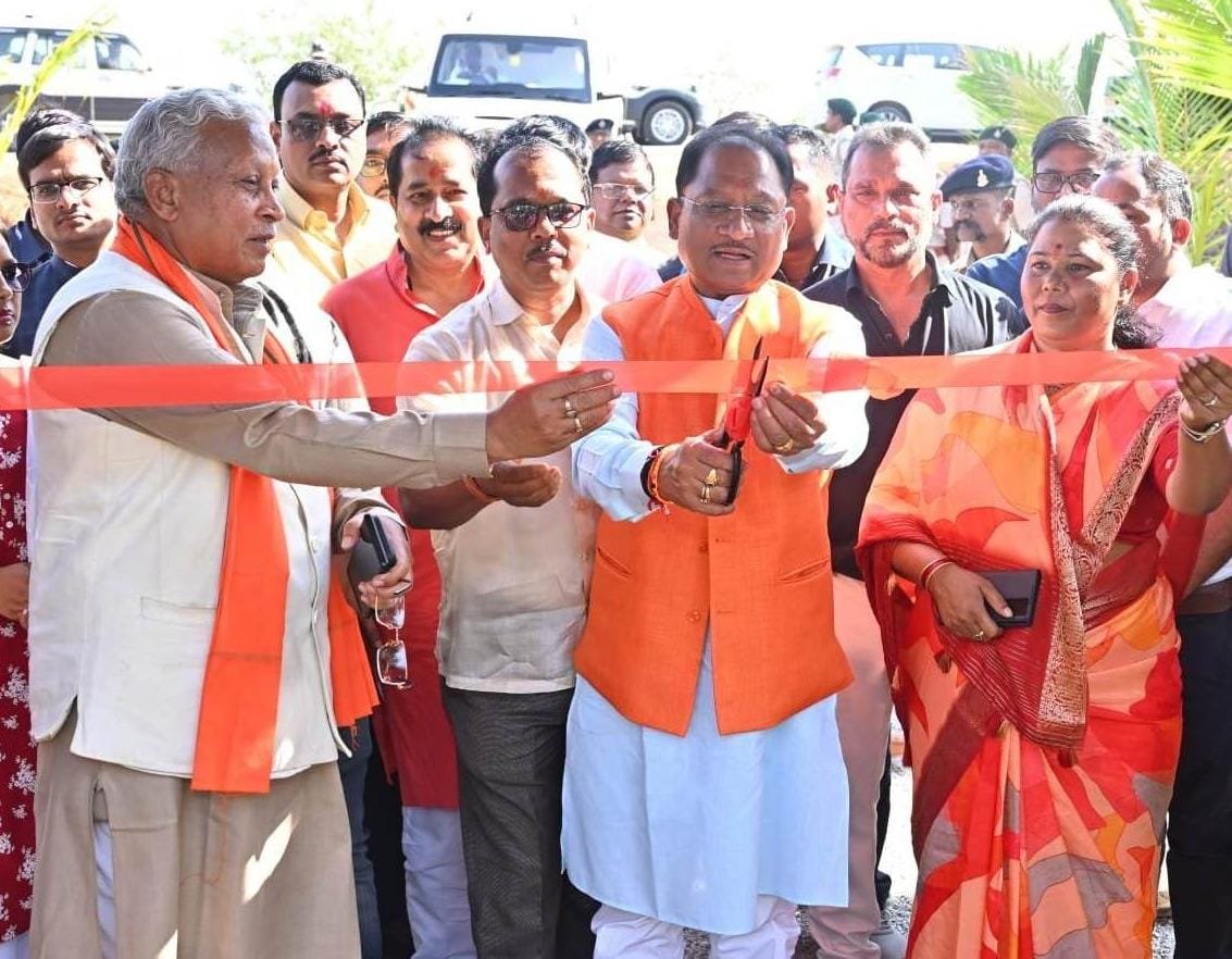 CM विष्णुदेव साय ने बगिया में किया पर्यावरण वाटिका का लोकार्पण: तितली जोन, एडवेंचर जोन और औषधीय पौधों से सजी वाटिका में बच्चों को बांटे फल-ड्राय फ्रूट्स 1 IMG 20250406 WA0040