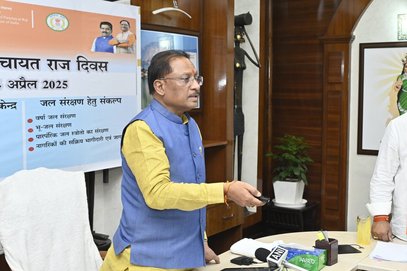 अब गांव में ही मिलेगा नकद भुगतान से लेकर जाति-निवास प्रमाणपत्र तक सब कुछ: पंचायती राज दिवस पर CM साय ने किया अटल डिजिटल सुविधा केंद्र का शुभारंभ, जल संरक्षण के लिए 11 हजार पंचायतों में चलेगा महाअभियान 1 IMG 20250424 WA0024 scaled