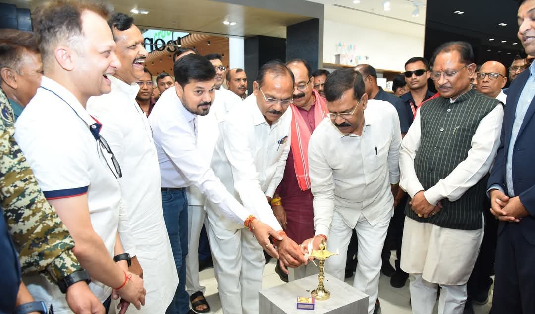 जोरा में ‘Zora The Mall’ का भव्य शुभारंभ — मुख्यमंत्री, विधानसभा अध्यक्ष और उप मुख्यमंत्री ने किया उद्घाटन, विधायक अनुज रहे शामिल 1 IMG 20250425 WA0051