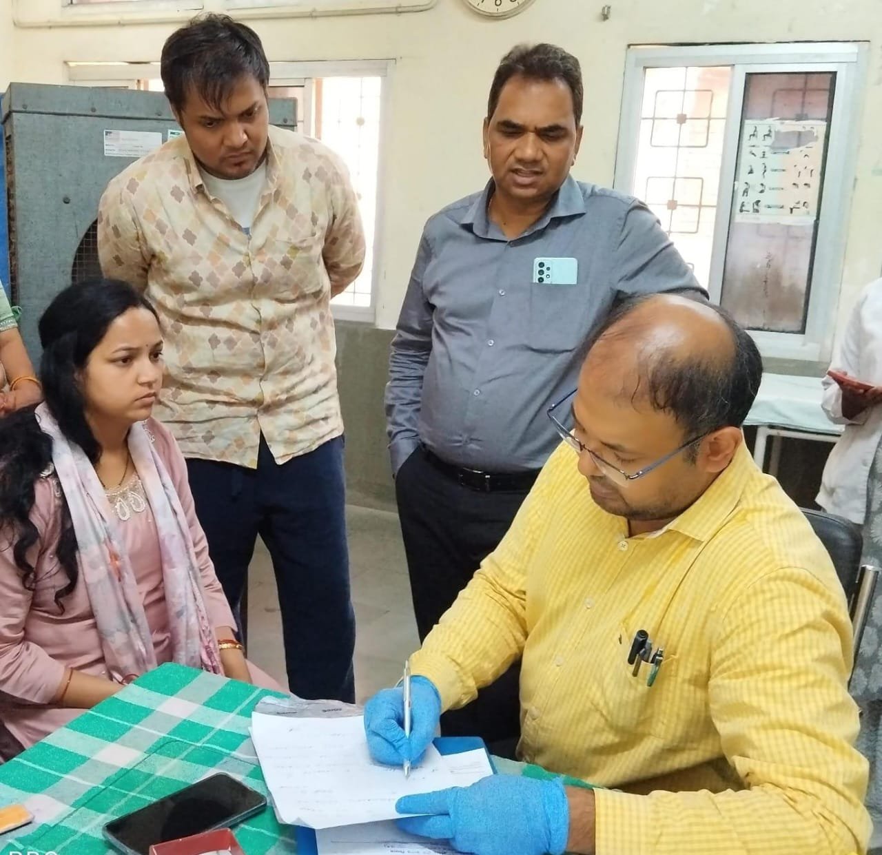 आतंकी हमले में घायल पूजा अग्रवाल की स्वास्थ्य मंत्री श्याम बिहारी जायसवाल के निर्देश पर अम्बेडकर अस्पताल में जांच, उपचार और काउंसलिंग की गई 1 IMG 20250425 WA0054