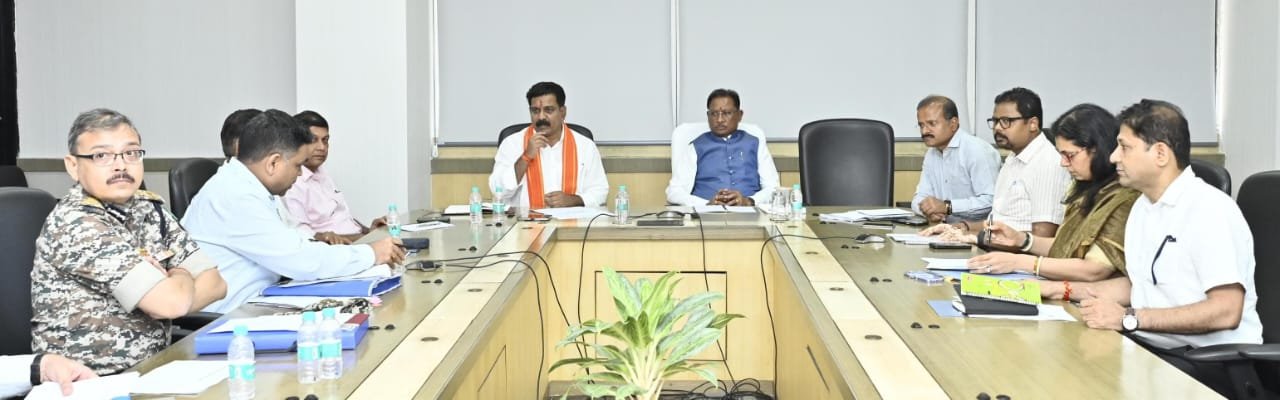 मुख्यमंत्री विष्णु देव साय ने छत्तीसगढ़ में नक्सल उन्मूलन अभियान की समीक्षा, कहा- बस्तर और प्रदेश का भविष्य सुरक्षित करना है मिशन, मार्च 2026 तक नक्सलवाद को जड़ से खत्म करने का लक्ष्य 1 IMG 20250428 WA0060