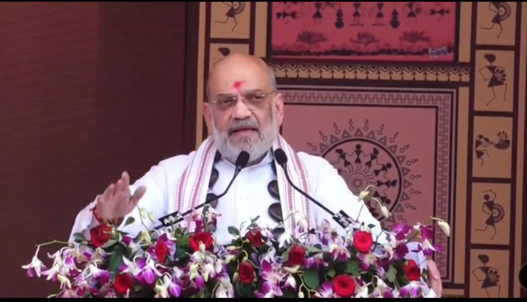 "बस्तर पंडुम उत्सव में गरजे केंद्रीय गृह मंत्री अमित शाह — कहा, महाराजा प्रवीरचंद भंजदेव की आत्मा बस्तर को दे रही आशीर्वाद, कांग्रेस ने उनकी लोकप्रियता से डरकर रची थी साजिश" 1 IMG 20250405 165232