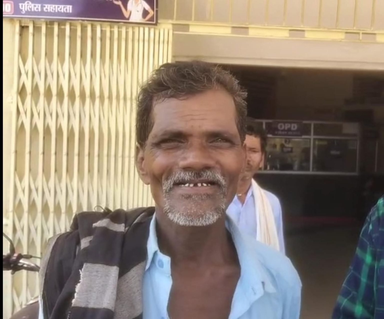 CG के गरियाबंद में दिल दहला देने वाला मंजर: तेंदुए ने 4 साल के बच्चे पर किया हमला, दादा ने जान पर खेलकर जबड़े से छुड़ाया पोता 1 WhatsApp Image 2025 04 22 at 12.39.55 PM 1536x1275 2