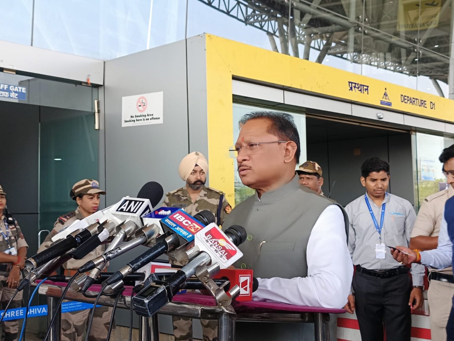 पहलगाम आतंकी हमले पर सीएम विष्णुदेव साय का बड़ा बयान: देश देगा करारा जवाब, रायपुर के दिनेश मिरानिया की मौत पर शोक, मुंबई दौरे में निवेशकों को देंगे बड़ा संदेश 1 WhatsApp Image 2025 04 23 at 8.35.53 AM 1536x1156 1