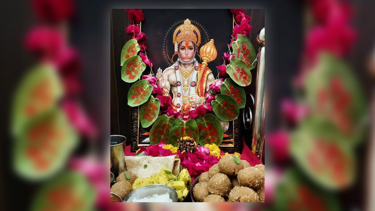 Hanuman Janmotsav 2025: आज है हनुमान जी का जन्मदिन, जानें चोला चढ़ाने की विधि और पूजा का सही समय 1 hanuman jayanti 2025 bhog 1743677149911 1