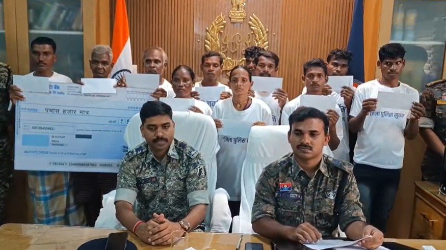 First major success in anti-Naxal mission: Chhattisgarh's Badesatti village declared Naxal-free 1 image 2025 04 18T174147.759 2
