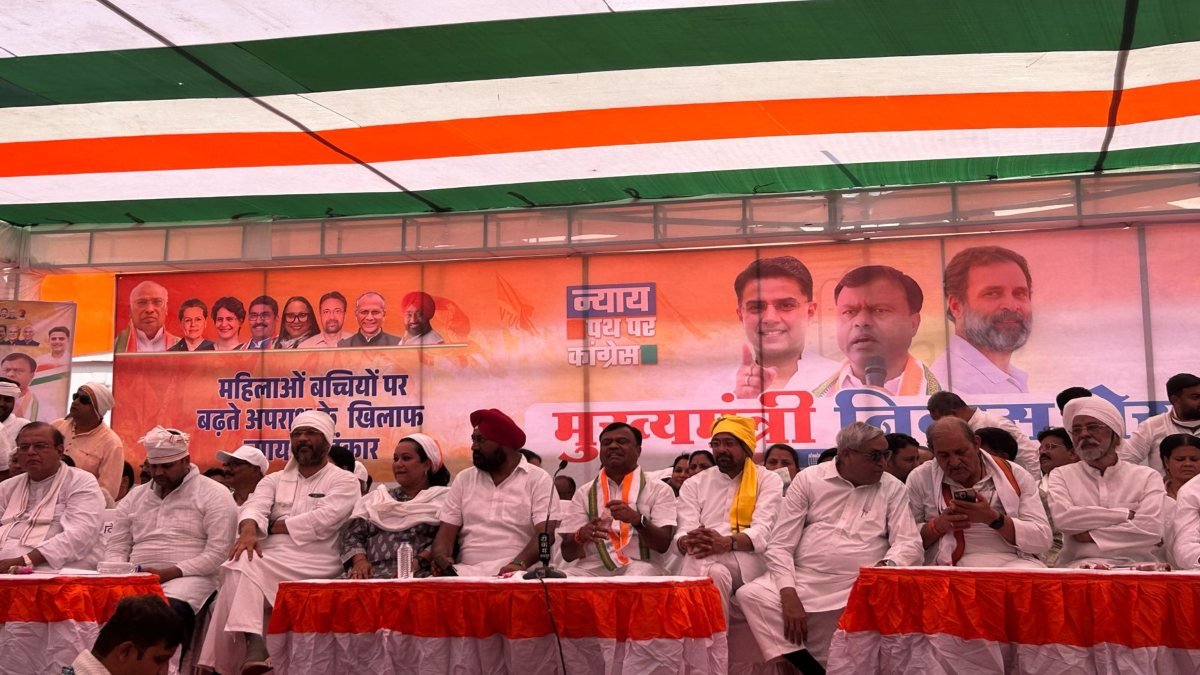 Massive Congress Protest Rocks Raipur, Marches to CM Residence Over Crime Surge 1 image 2025 04 21T150725.090