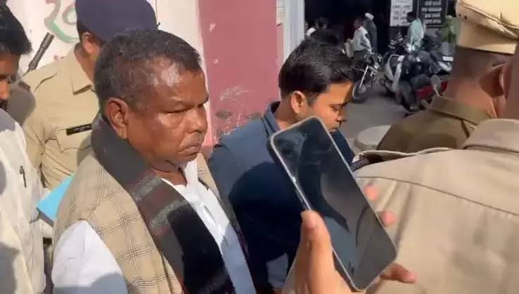 छत्तीसगढ़ शराब घोटाला: EOW की विशेष कोर्ट में पेश हुए कवासी लखमा, प्रोडक्शन वारंट पर सुनवाई जल्द 1 images 20 23