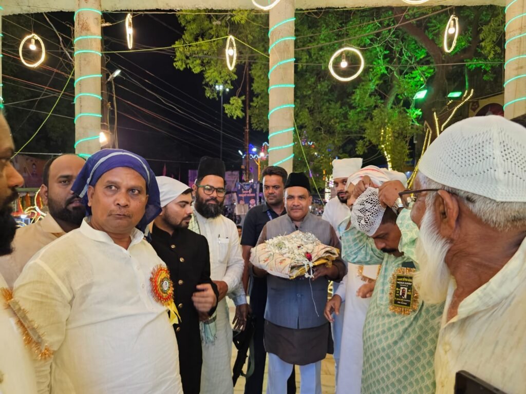 दुर्ग : ऑपरेशन सिंदूर की सफलता पर सजी "सिंदूरी एकता उत्सव", वक्फ बोर्ड अध्यक्ष डॉ सलीम राज हुए शामिल 2 1001636808