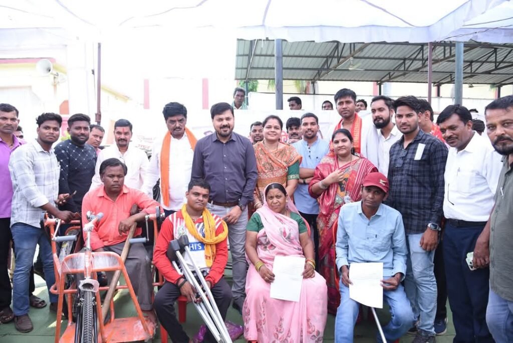 कनकी में लगा सुशासन तिहार का समाधान कैंप : विधायक अनुज शर्मा ने बांटे पट्टे-कार्ड, सुनीं जनता की बातें 3 1001713219