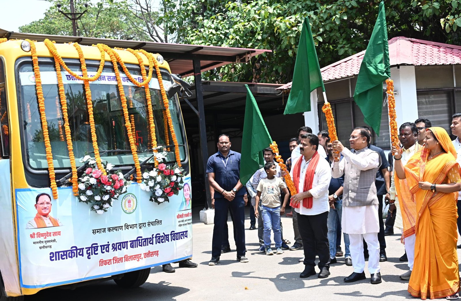 मुख्यमंत्री साय ने रायपुर और बिलासपुर के डे-स्कॉलर विशेष बच्चों के लिए निःशुल्क बस सेवा का किया शुभारंभ 1 IMG 20250501 WA0028 1 scaled
