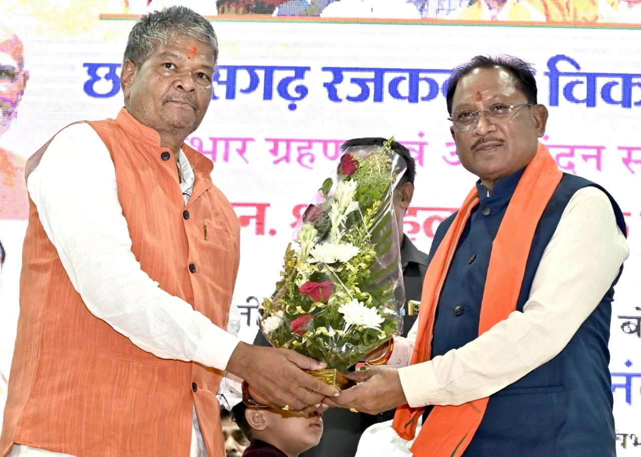 रजक समाज को मिला नया संबल : प्रहलाद रजक को अध्यक्ष बनाकर साय सरकार ने दिया सम्मान—मुख्यमंत्री बोले: हर हुनरमंद को मिलेगा हक और हर मेहनतकश को मंच 1 IMG 20250504 WA0007