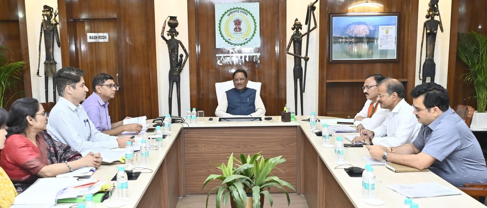 स्वास्थ्य सेवाओं में सुधार को लेकर मुख्यमंत्री विष्णु देव साय का निर्देश : ग्रामीण क्षेत्रों तक बेहतर इलाज पहुंचाना सरकार की प्राथमिकता 1 IMG 20250504 WA0010 scaled