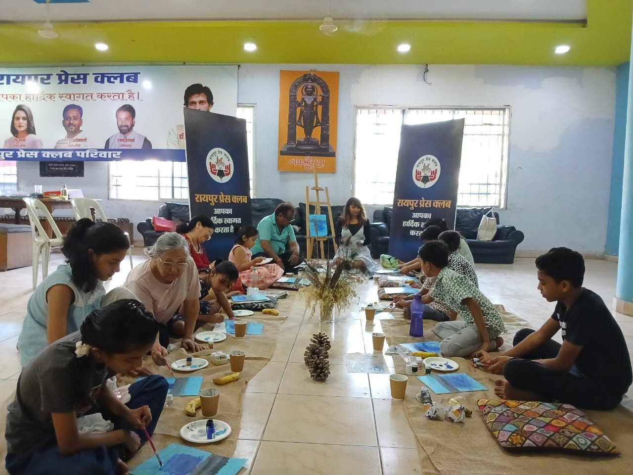 रायपुर प्रेस क्लब में शुरू हुआ ग्रीष्मकालीन चित्रकला शिविर : मीडिया परिवार और निर्धन बच्चों को मिलेगा निःशुल्क प्रशिक्षण, बच्चों की पेंटिंग प्रदर्शनी और प्रशस्ति पत्र भी मिलेगा 1 IMG 20250504 WA0022