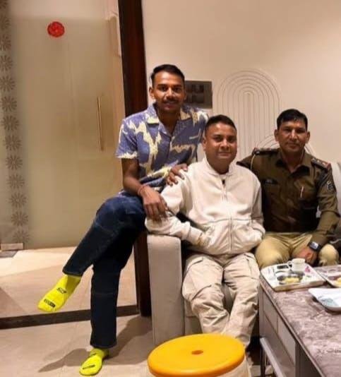 वायरल फोटो का असर: सटोरिए के साथ तस्वीर वायरल होने पर दुर्ग के TI समेत कई पुलिस अफसरों पर गिरी गाज, PHQ अटैच 1 IMG 20250505 WA0004