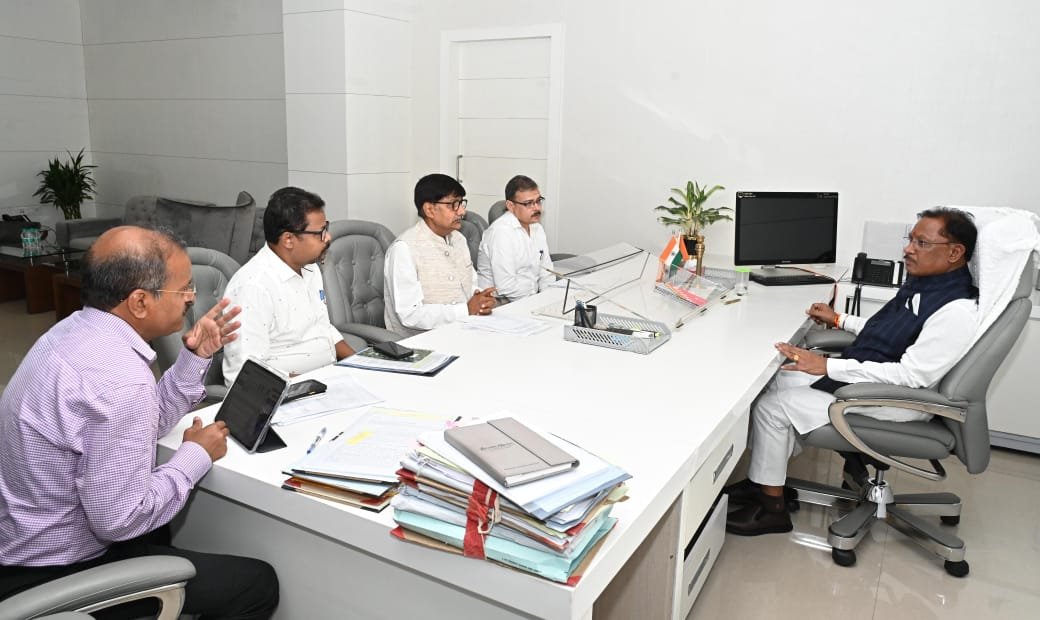 मुख्यमंत्री विष्णुदेव साय ने कर्रेगुट्टा पहाड़ी पर जारी एंटी नक्सल ऑपेरशन का अपडेट लिया: ऑपेरशन की भविष्य की रणनीति के बारे में अधिकारियों से की चर्चा 1 IMG 20250507 WA0056