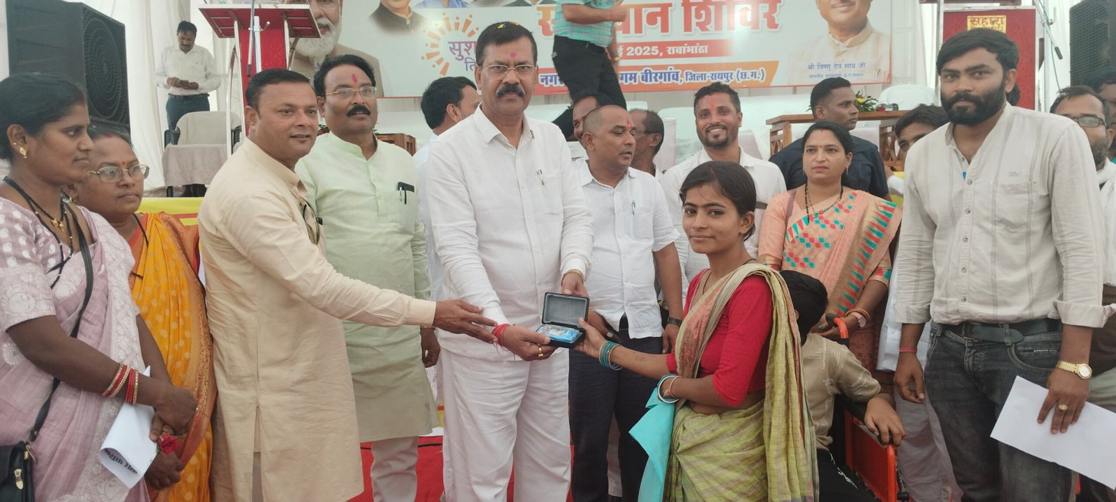 विधायक मोतीलाल साहू ने सुशासन तिहार के तहत बीरगांव समाधान शिविर में की शिरकत, हितग्राहियों को वितरित किए कीट 1 IMG 20250522 WA0085 scaled
