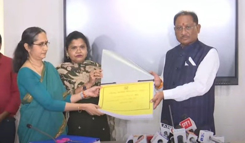 छत्तीसगढ़ में 10वीं-12वीं बोर्ड परीक्षा के नतीजे घोषित: इशिता बाला और नमन खुंटिया बने टॉपर, सीएम साय ने दी बधाई 1 WhatsApp Image 2025 05 07 at 15.35.00 a8dbc4e0