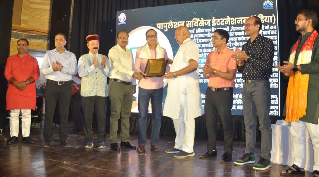 लखनऊ में सेवा शिखर सम्मान समारोह : कृषि मंत्री सूर्य प्रताप शाही और स्वास्थ्य राज्य मंत्री मयंकेश्वर सिंह ने विभूतियों को किया सम्मानित 2 1001761165