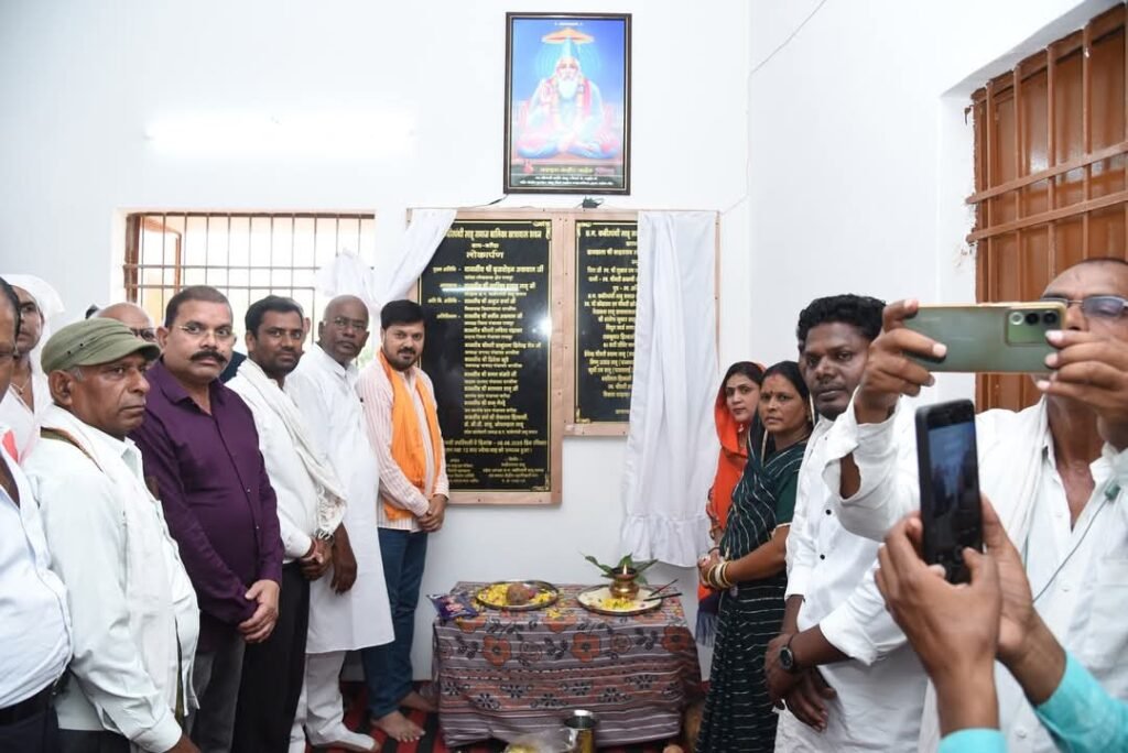 धरसींवा में बेटियों को बड़ी सौगात : बरौदा में विधायक अनुज शर्मा ने किया बालिका छात्रावास का लोकार्पण, बोले- "अब नहीं रुकेगी बेटियों की पढ़ाई" 2 1001762225