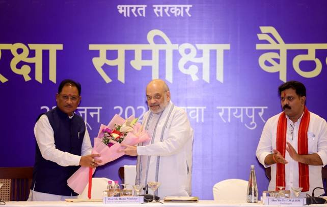 अमित शाह की नक्सलियों को खुली चेतावनी: अब बारिश में नहीं मिलेगा आराम, 31 मार्च 2026 तक देश को नक्सलवाद से पूरी तरह मुक्त करने का लक्ष्य, रायपुर में 7 राज्यों के शीर्ष अफसरों के साथ की हाईलेवल मीटिंग 2 1001843847 1