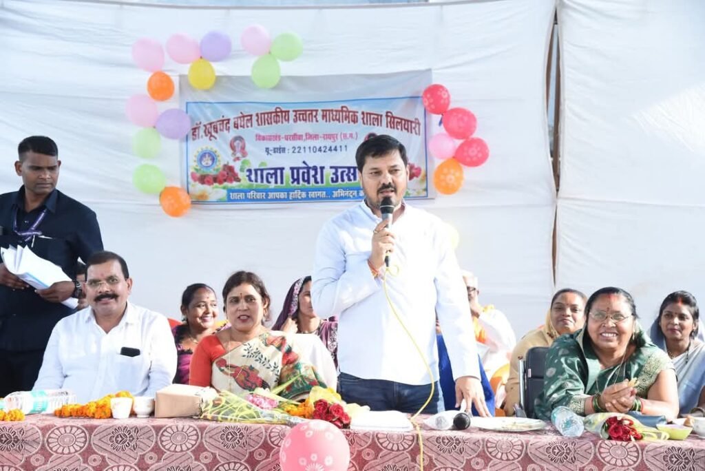 कुंरा स्थित पीएम श्री स्कूल तथा ग्राम सिलयारी में शाला प्रवेश उत्सव का उत्साह: विधायक पद्मश्री अनुज शर्मा ने बच्चों को दी शुभकामनाएं, किया वृक्षारोपण और वितरित कीं किताबें-साइकल 3 1001855592