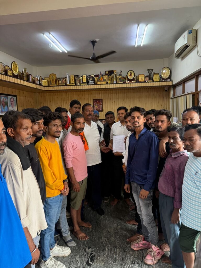 हीरा ग्रुप के खिलाफ किसानों का फूटा आक्रोश: पैतृक मकान तोड़ने की साजिश का आरोप, आत्मदाह की चेतावनी 2 1001878777