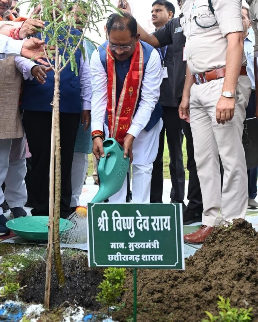 मुख्यमंत्री साय ने नवनिर्मित आधुनिक आयुर्वेदिक प्रसंस्करण इकाई और केन्द्रीय भंडार गृह परिसर का किया लोकार्पण 3 1001885921