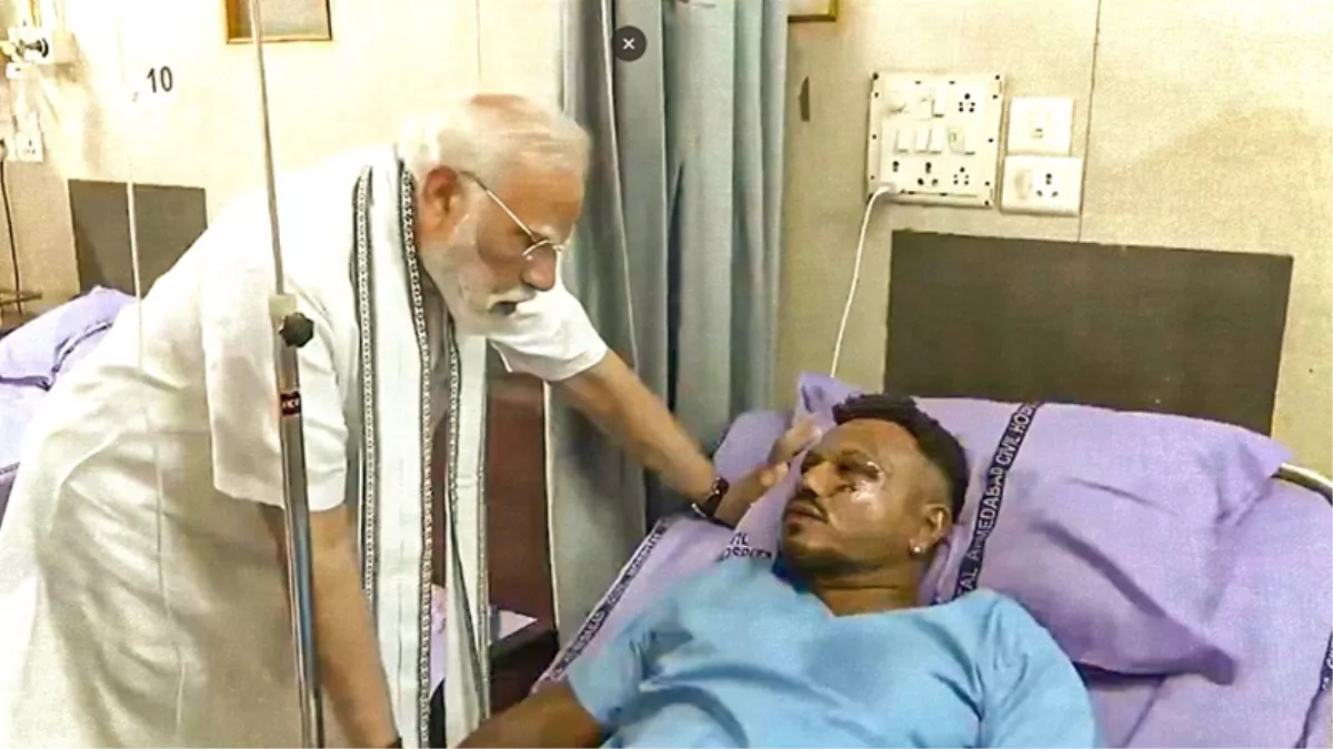 Air India Plane Crash: पीएम मोदी ने घायल विश्वास कुमार से की मुलाकात, बोले- "सीट समेत बाहर आ गया था, नहीं कूदा था विमान से" 1 13 06 2025 air india plane crash 23962845