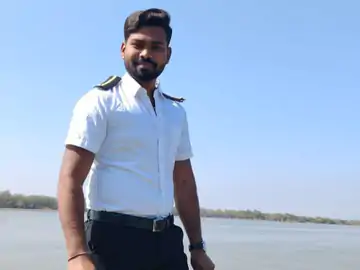छत्तीसगढ़ का मयंक साहू 6 महीने से ईरान-ईराक बॉर्डर पर फंसा : परिजन बेहाल, पीएम मोदी से लगाई गुहार — युद्ध के साए में फंसी मर्चेंट नेवी की जिंदगी, कंपनी ने उठाई वापसी की जिम्मेदारी 1 36e791d7 96da 4976 8013 26f51d0abe10 1750756200576