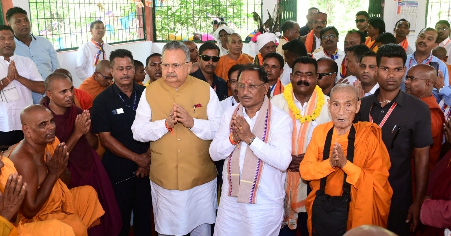 मुख्यमंत्री विष्णुदेव साय ने भगवान गौतम बुद्ध की पूजा-अर्चना कर प्रदेश की जनता की सुख-समृद्धि एवं खुशहाली की कामना 1 IMG 20250601 WA0032